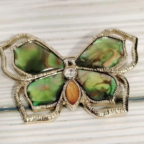 LIZ CLAIBORNE GEM BUTTERFLY PIN BROOCH GOLD TONE IRIDESCENT COLOR WINGS - Picture 1 of 7